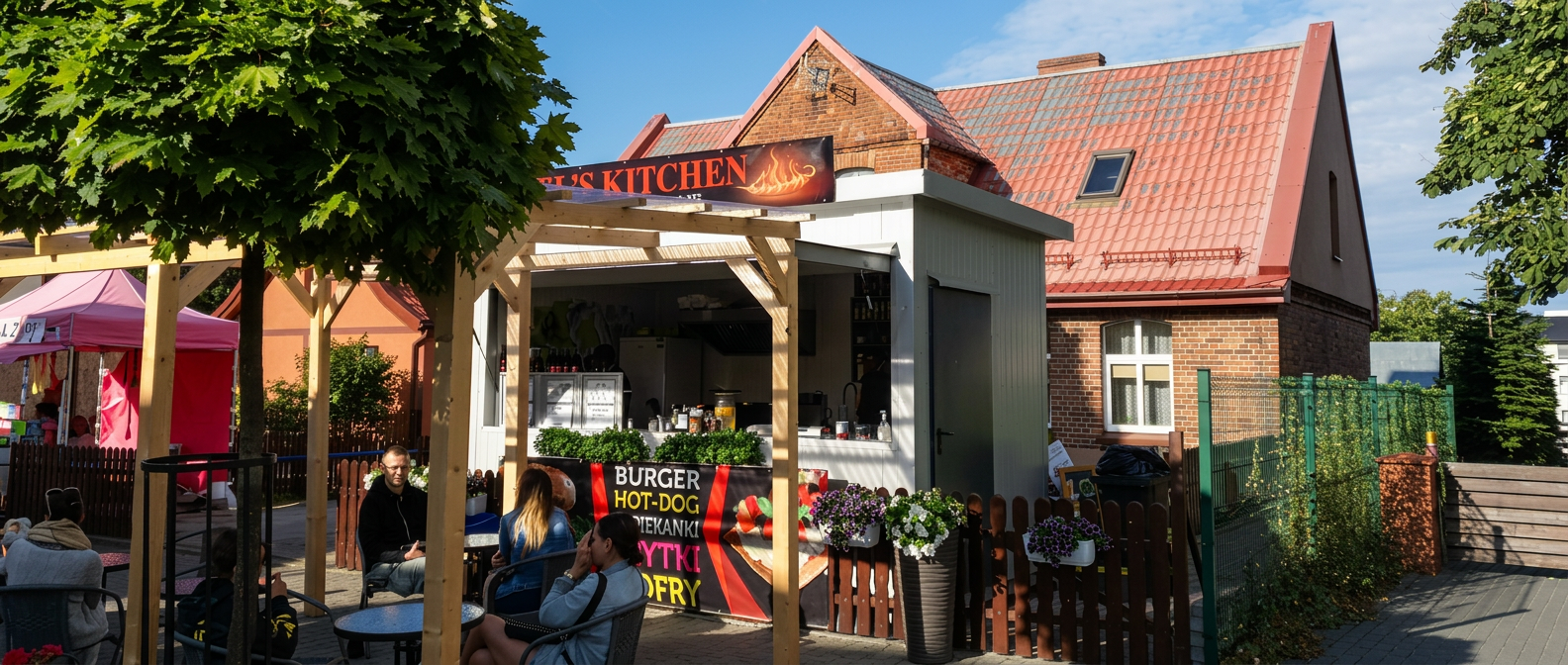 Hel's kitchen — budka z burgerami i frytkami przy deptaku w Helu